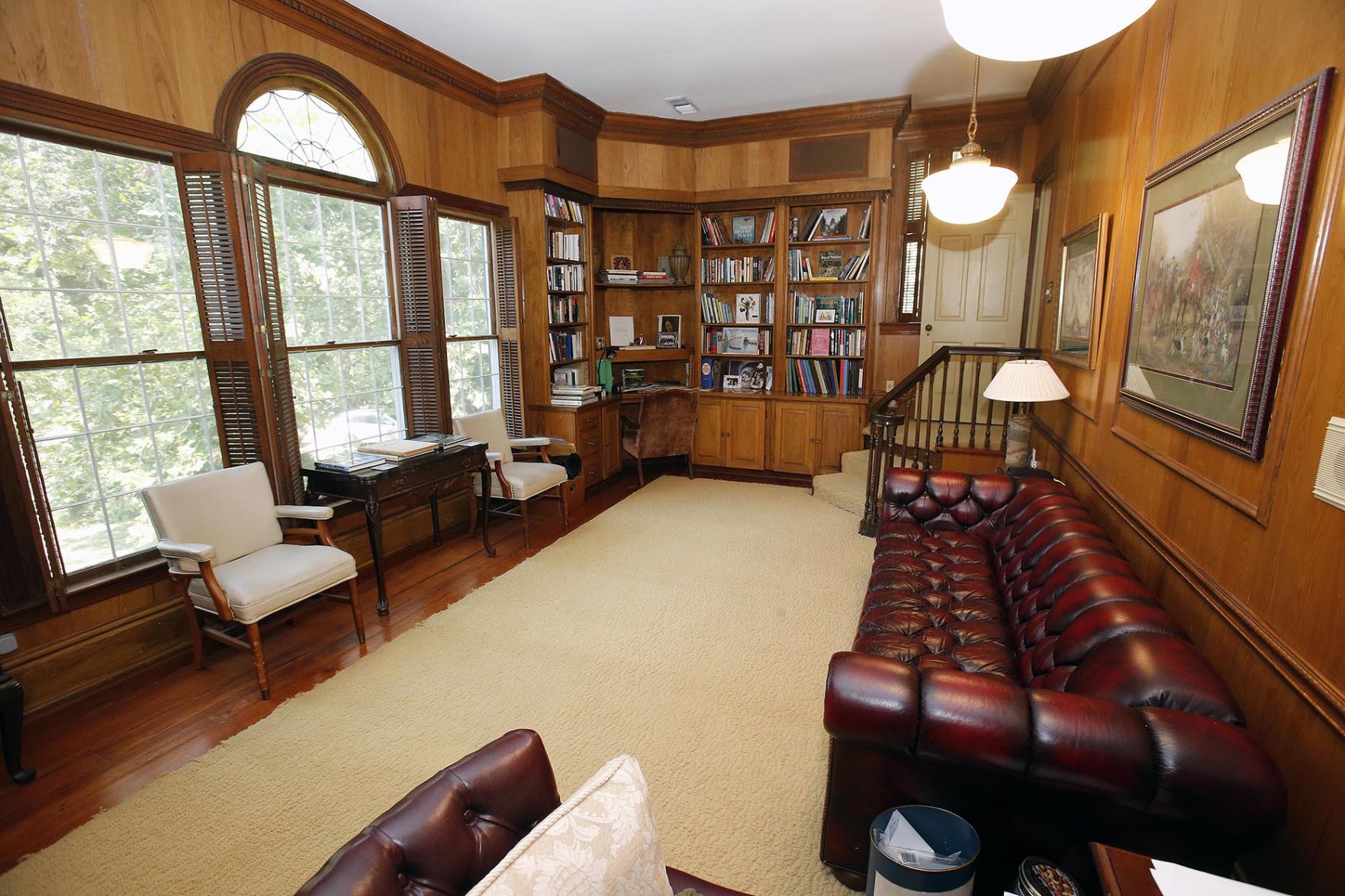 Springwood Inn: Library